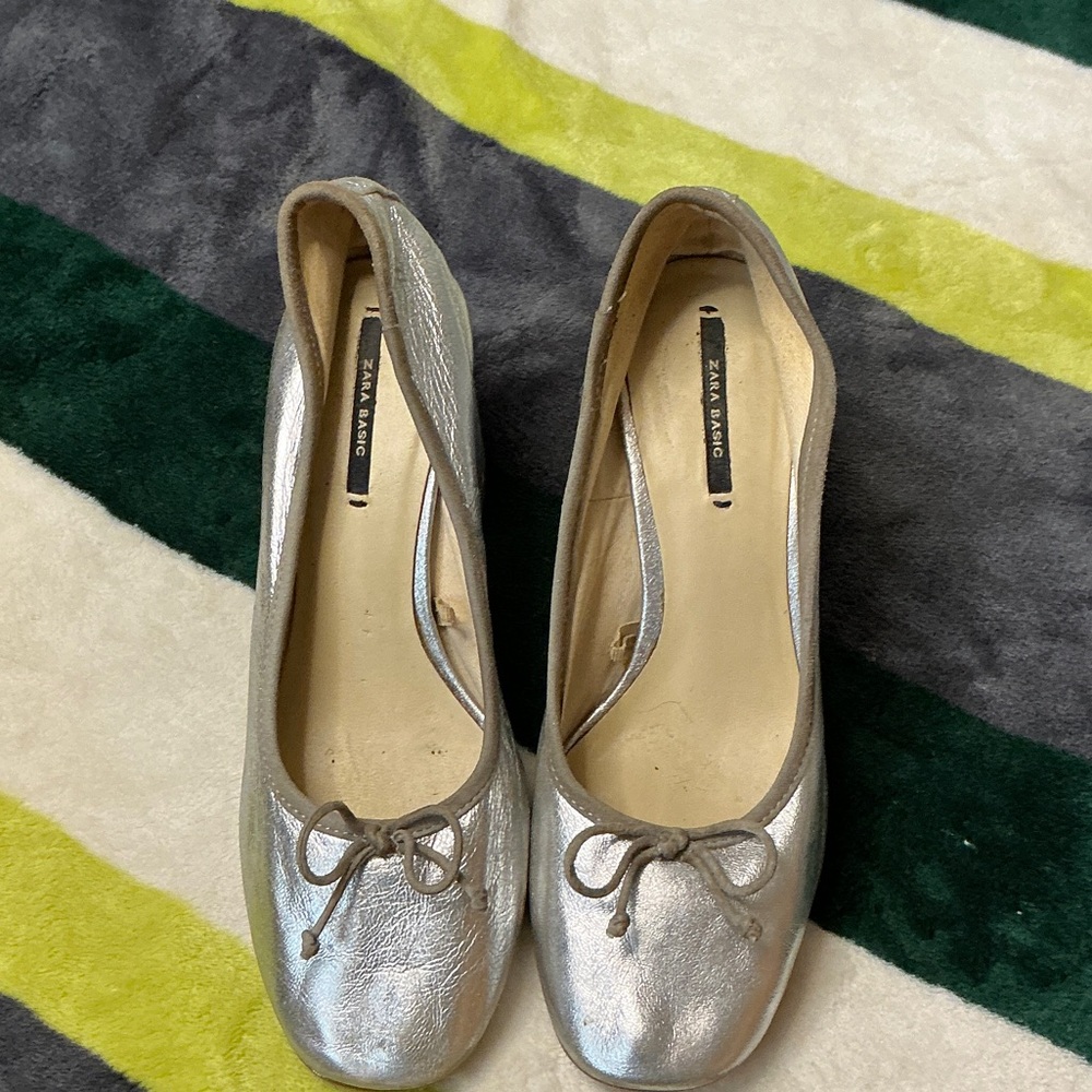 Zara Silver Ballet Flats with Bow Accent Size 4 - Picture 15 of 16